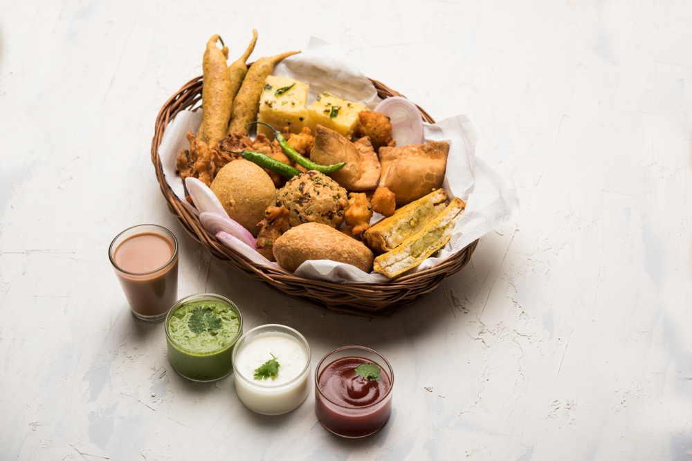 samosa and onion pakoda